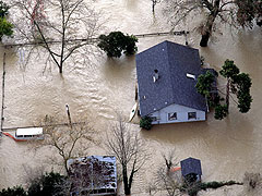Перестрахование станет дороже в 2009 году из-за множества стихийных бедствий